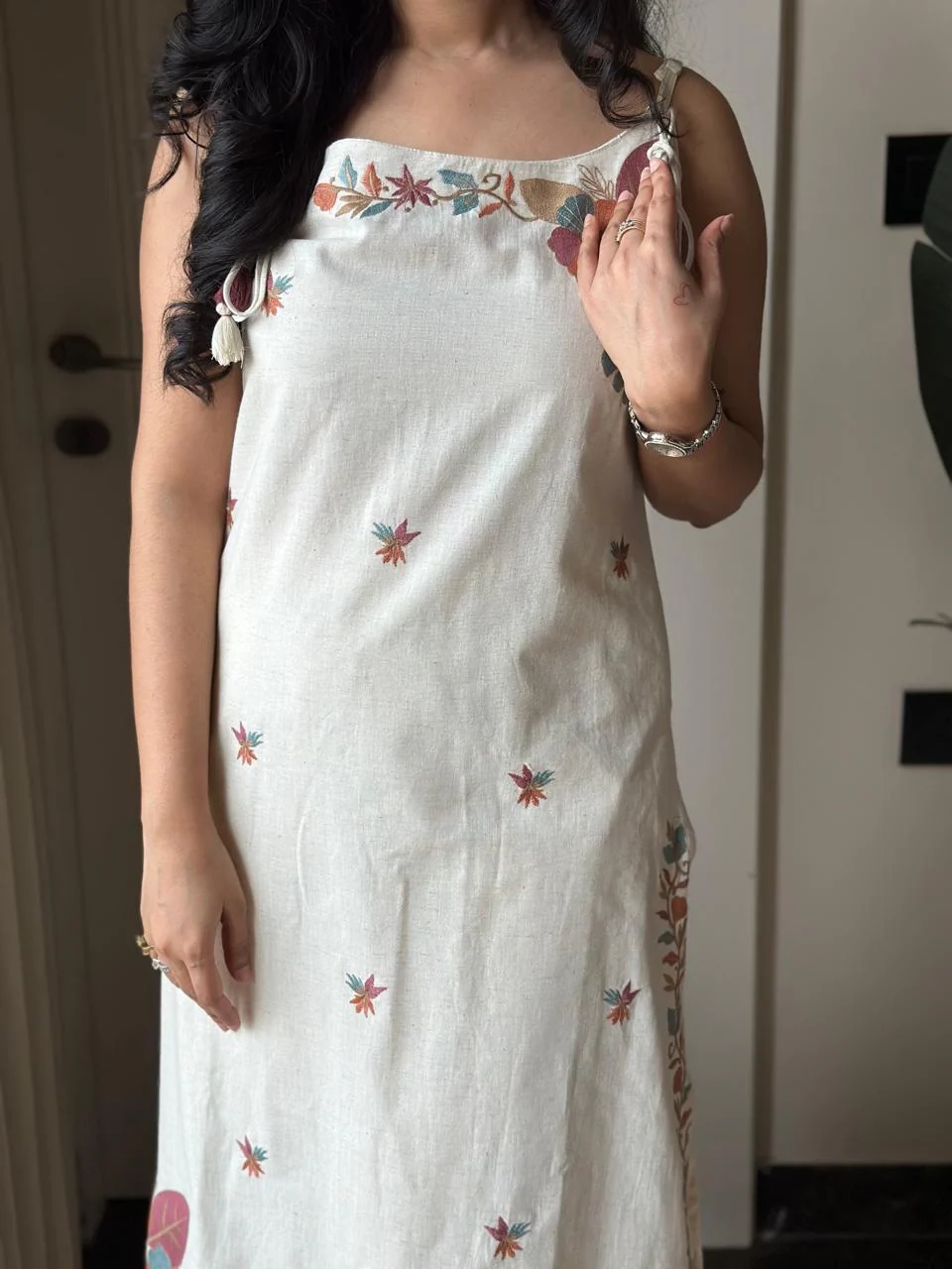 White Heavy Embroidery Sleeveless Cotton Flex Kurta Pant Set - Image 2
